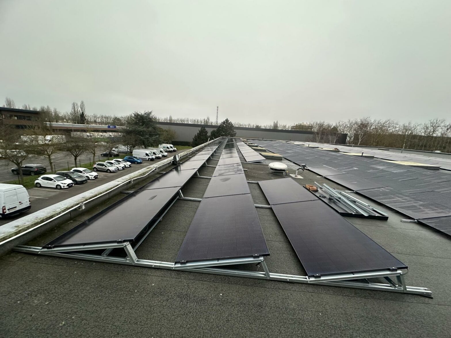 Installation photovoltaïque, en autoconsommation, d’une puissance de 150 kWc Stockage Hybride et 50Kwh à Trappes (78)